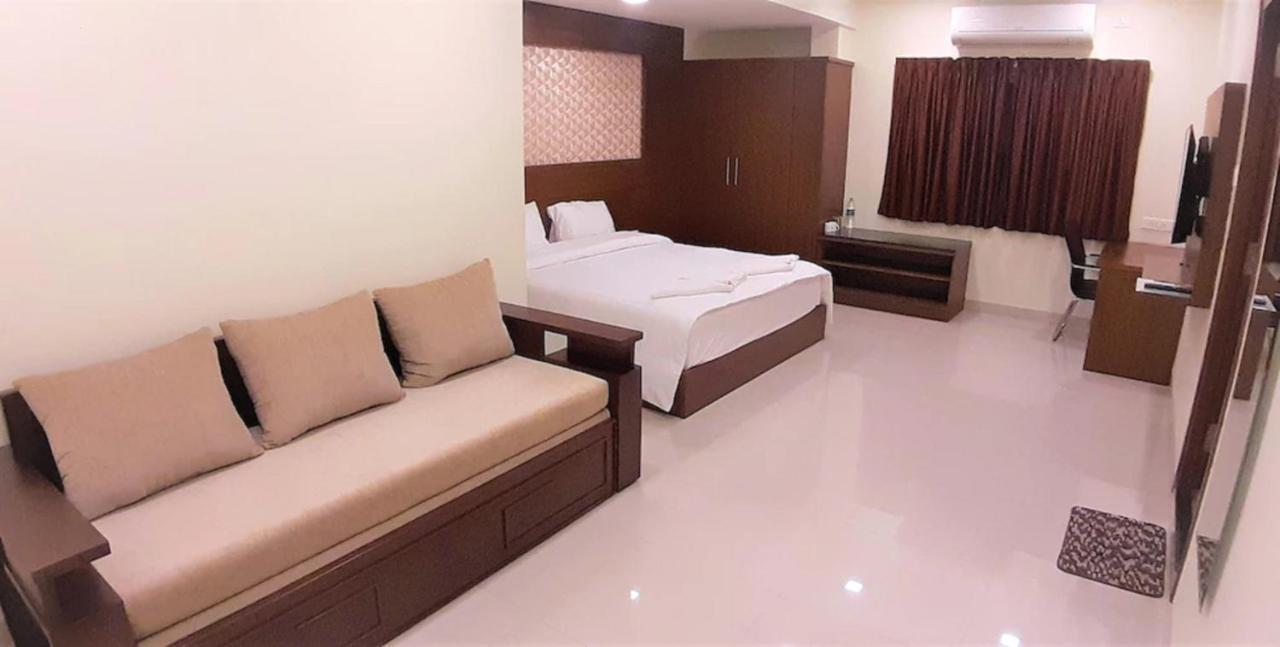 A And M Rooms And Residences Chennai Esterno foto